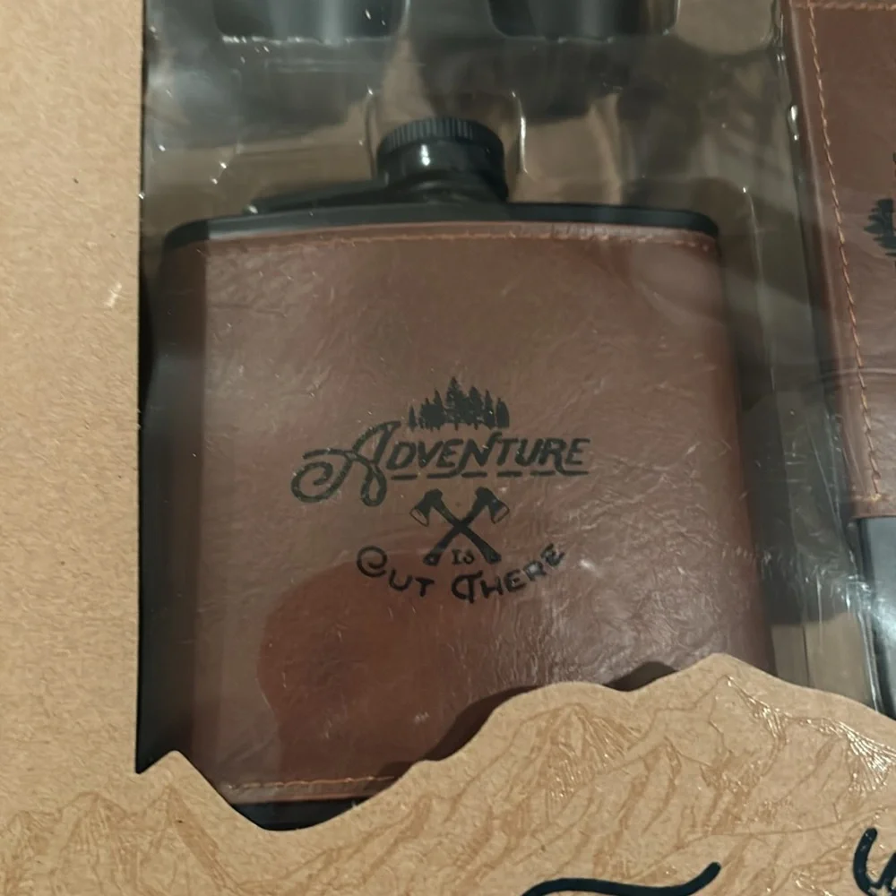 Deluxe Flask Gift Set NEW 4pieces